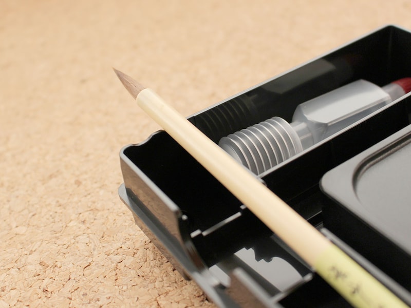 春から小3、はじめての習字に。くすみカラーで特別感「クッカヤプー 書道セット」