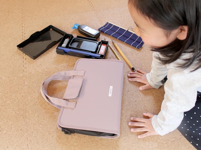 春から小3、はじめての習字に。くすみカラーで特別感「クッカヤプー 書道セット」