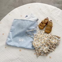 水遊びも、外食も、雨の日も。「kukka ja puu 防水ポーチ」にお任せ。