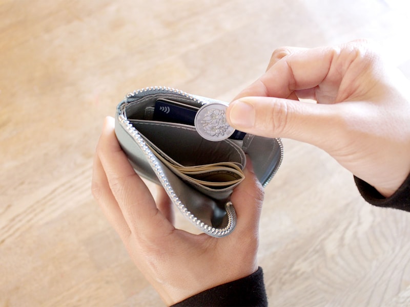 薄くても機能的。「イザという時の現金」のための、ミニマリストなミニ財布
