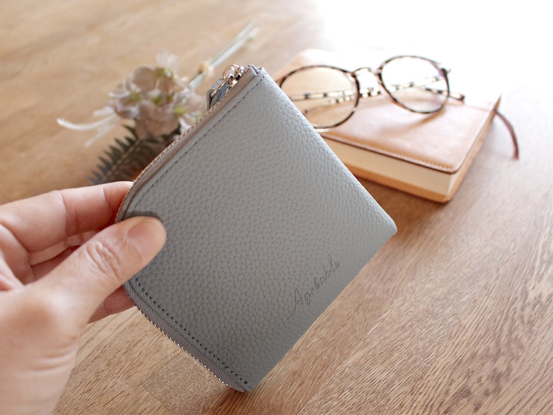 薄くても機能的。「イザという時の現金」のための、ミニマリストなミニ財布