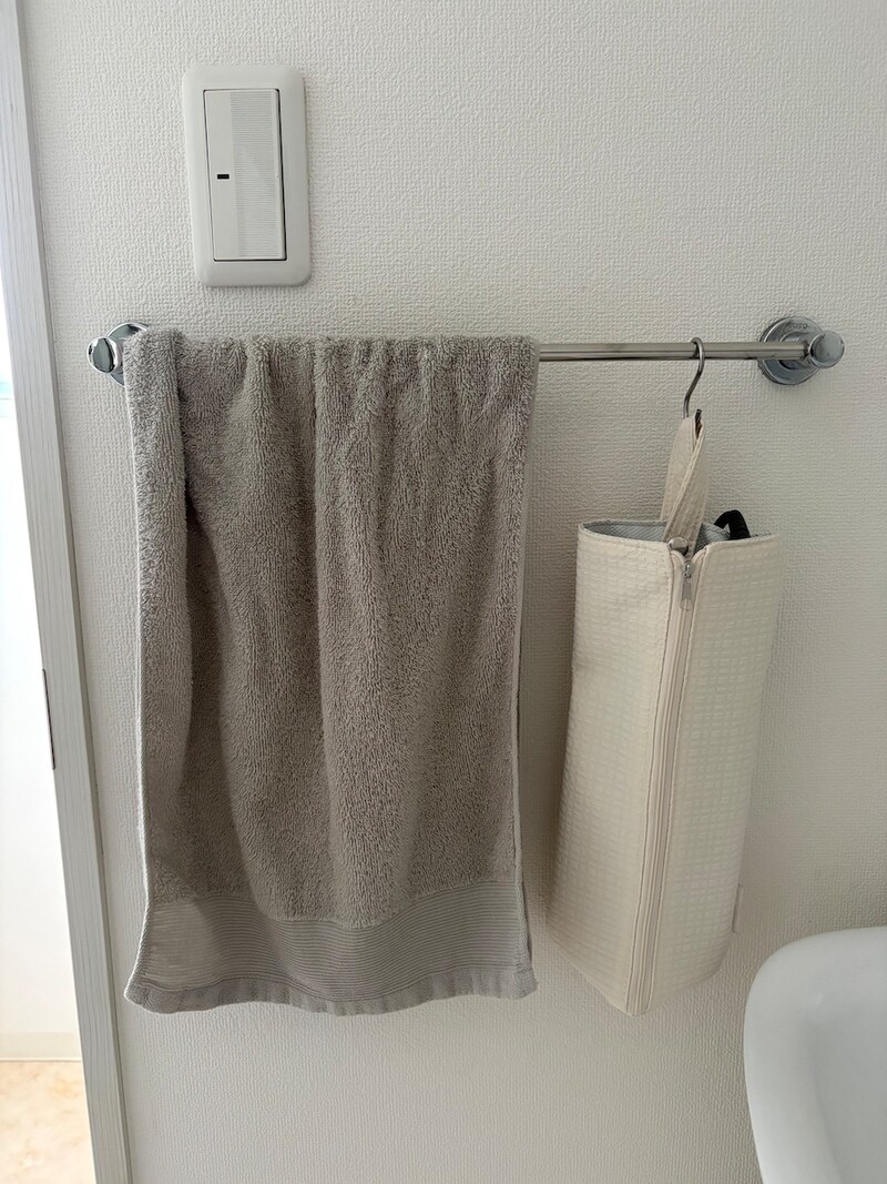 『バタバタの朝・散らかる洗面所』を卒業したい方へ。スタッフの太鼓判、耐熱300℃ヘアアイロンポーチを！