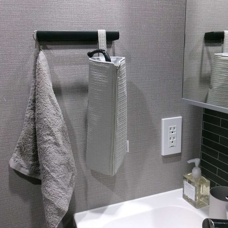 『バタバタの朝・散らかる洗面所』を卒業したい方へ。スタッフの太鼓判、耐熱300℃ヘアアイロンポーチを！