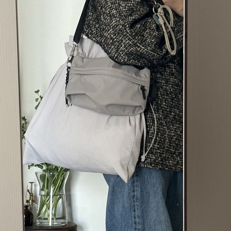 バイヤーの休日に密着、お供したのはフラットなのにたっぷり大容量！ママカルショルダー