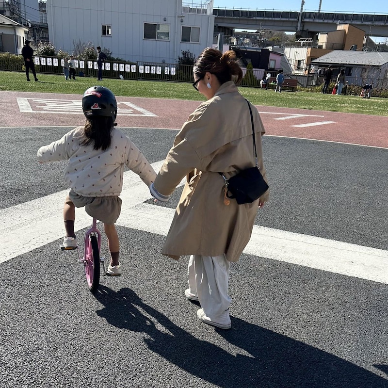 バイヤーの休日に密着、お供したのはフラットなのにたっぷり大容量！ママカルショルダー
