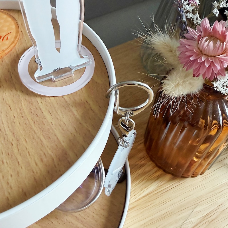 お店のディスプレイ術をサラッと再現！飾れる2段ツリーで、スタッフの「大好きなもの」に特等席を。