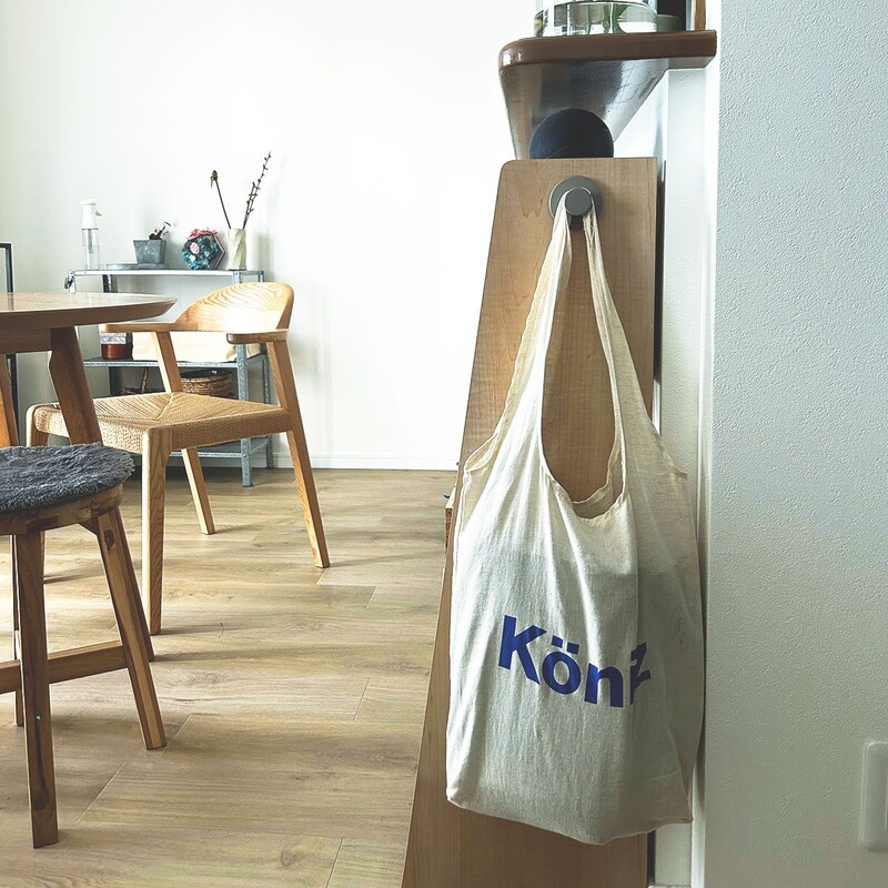 お家のあちこちピタッ。スタッフ宅で使ってみた、SNSでも話題の強力吸盤「真空フック」