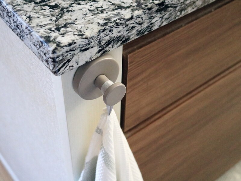 お家のあちこちピタッ。スタッフ宅で使ってみた、SNSでも話題の強力吸盤「真空フック」