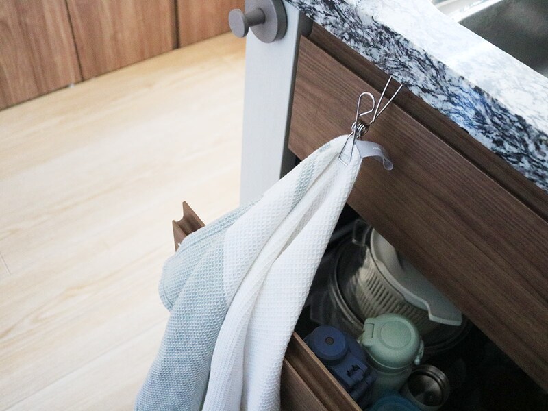 お家のあちこちピタッ。スタッフ宅で使ってみた、SNSでも話題の強力吸盤「真空フック」