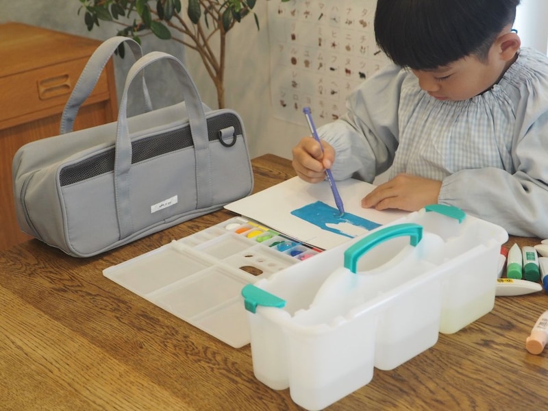 届いたその日からすぐ使える！シンプルで高学年まで使える「絵の具セット」