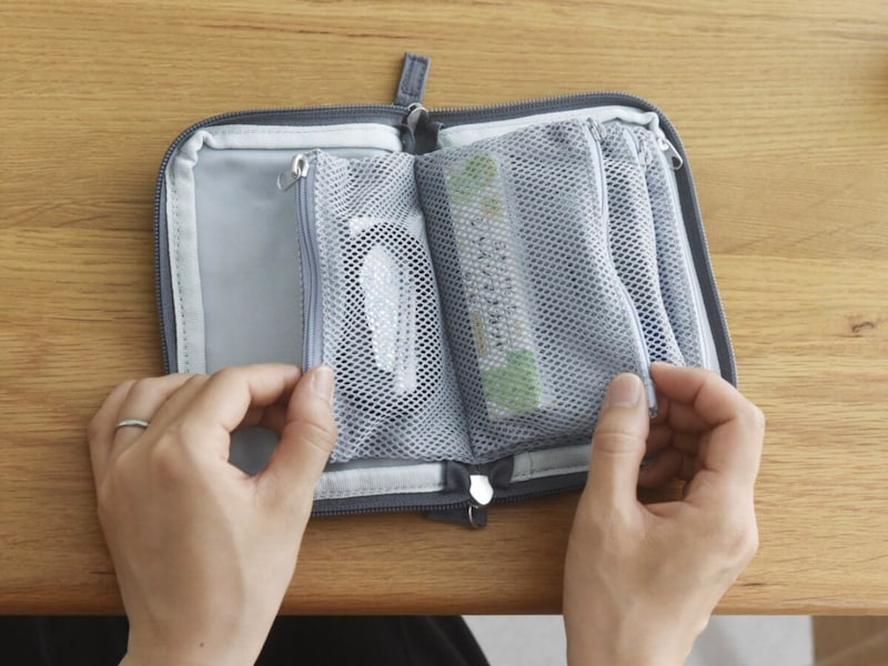 花粉症さんの救世主かも！目薬がすぐ見つかる＆薬の補充もラクな「手帳型ポーチ」にIGさんも高評価