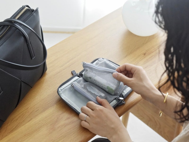 花粉症さんの救世主かも！目薬がすぐ見つかる＆薬の補充もラクな「手帳型ポーチ」にIGさんも高評価