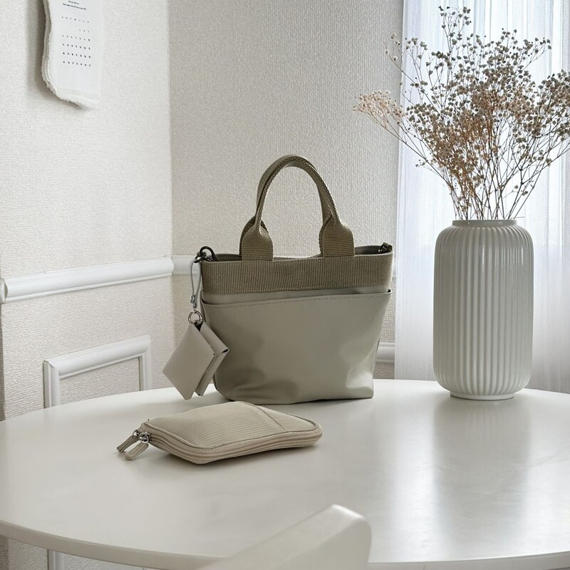 花粉症さんの救世主かも!目薬がすぐ見つかる&薬の補充もラクな「手帳型ポーチ」にIGさんも高評価