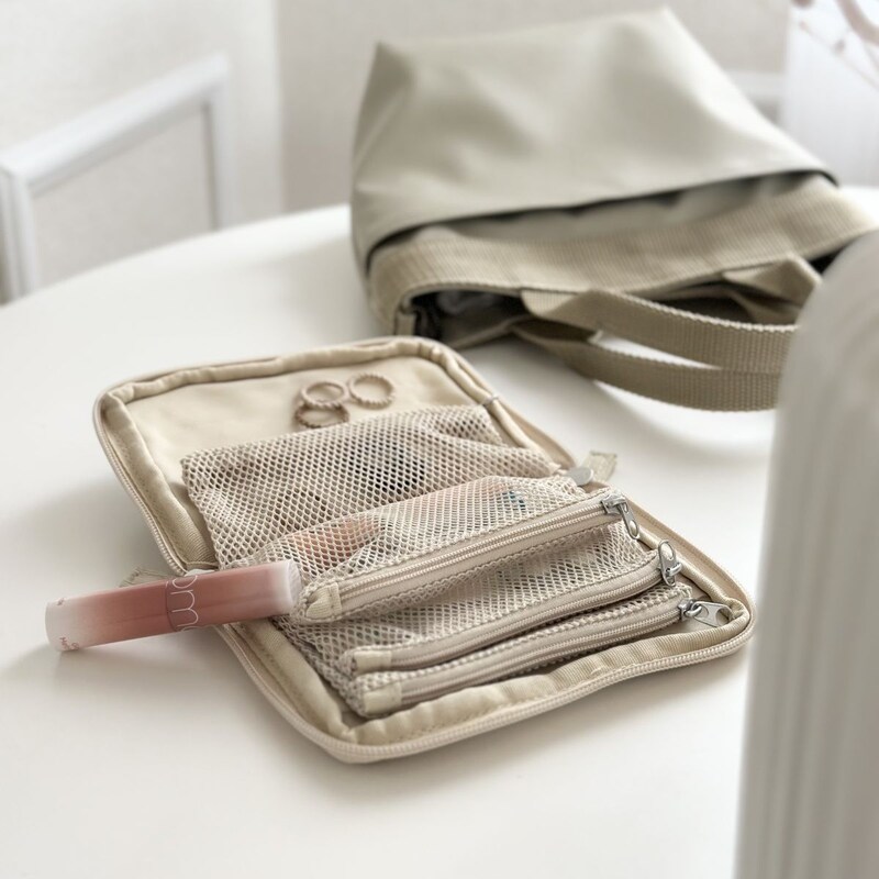 花粉症さんの救世主かも!目薬がすぐ見つかる&薬の補充もラクな「手帳型ポーチ」にIGさんも高評価