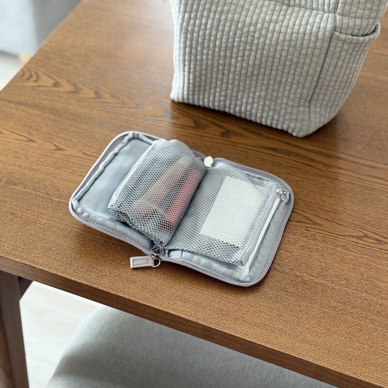 花粉症さんの救世主かも!目薬がすぐ見つかる&薬の補充もラクな「手帳型ポーチ」にIGさんも高評価