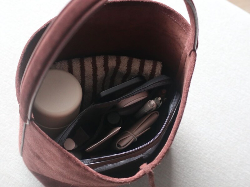 お家から外へ、どこでもワープ!スリムなのにたっぷり大容量の『旅するポーチ』スタッフはどう使う?