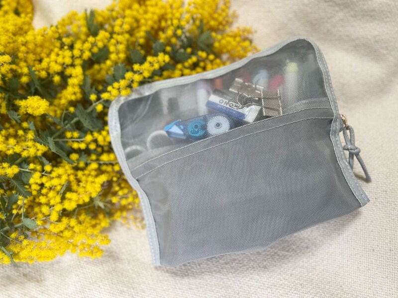 お家から外へ、どこでもワープ!スリムなのにたっぷり大容量の『旅するポーチ』スタッフはどう使う?