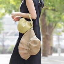 お出かけに帽子が必須の季節には、バッグに付ける「ハットクリップ」を要チェック！