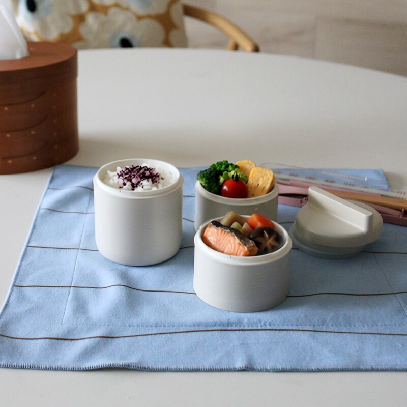 通学弁当も学童弁当も◎ピタッと包める保冷クロスで『お弁当準備ラクちん化』にスタッフが挑戦！