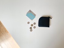 軽やかに活動するなら財布はコレ。「フラットで嵩張りにくい 牛革 L字型ウォレット」