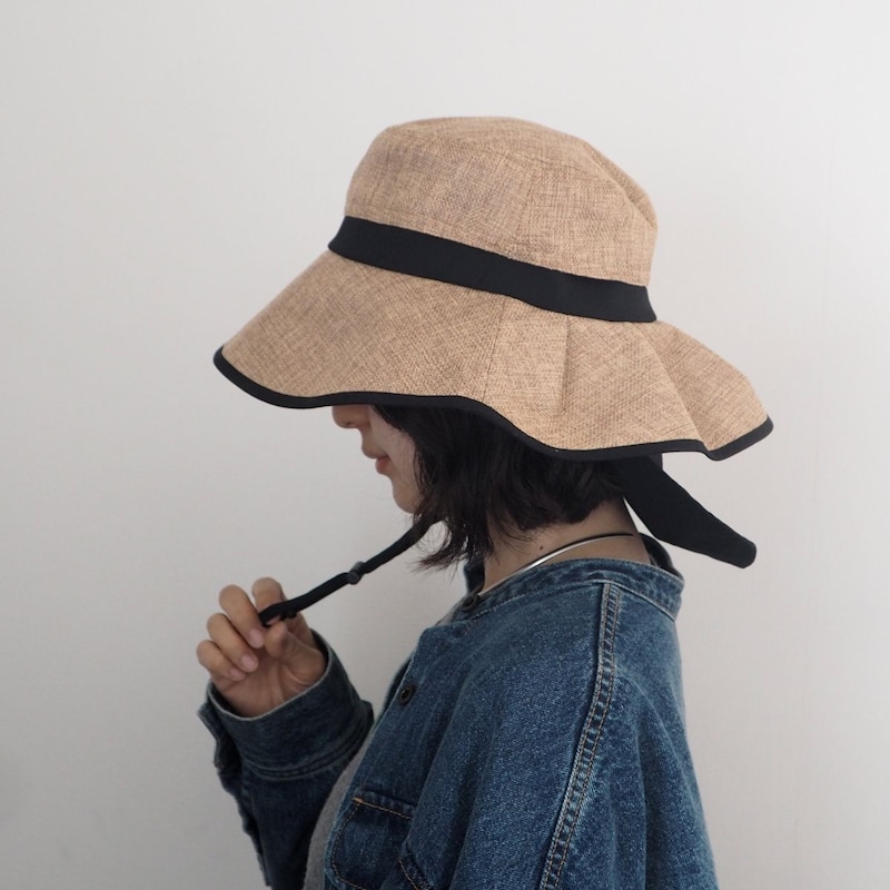 毎日使いにちょうどいい。首後ろまでカバーできる「ジュート風ハット」