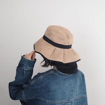 毎日使いにちょうどいい。首後ろまでカバーできる「ジュート風ハット」