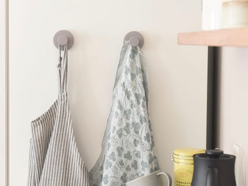 見た目はクール、機能はガッチリ!強力吸盤の「真空フック」をスタッフ宅で使ってみた【第二弾】