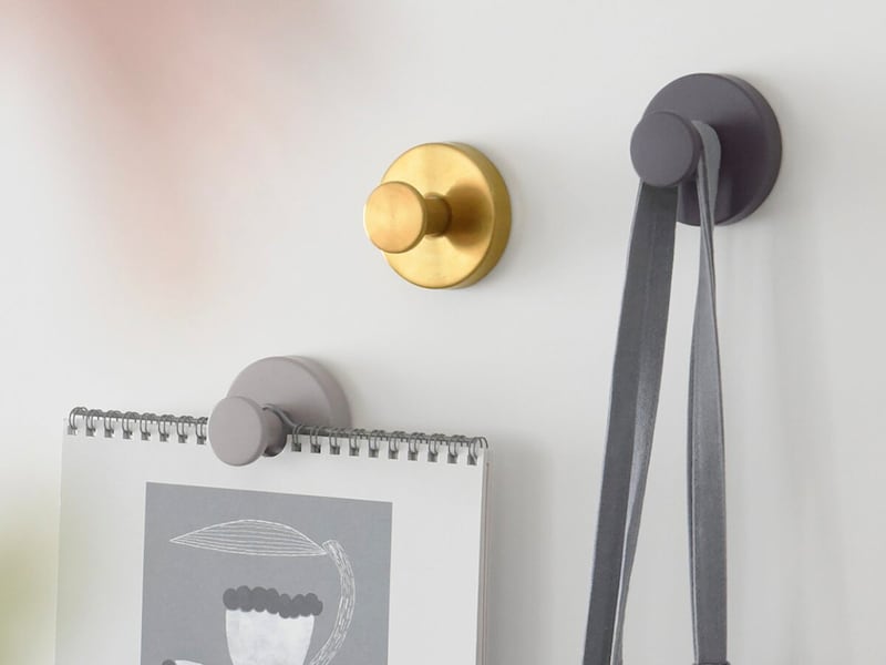 見た目はクール、機能はガッチリ!強力吸盤の「真空フック」をスタッフ宅で使ってみた【第二弾】