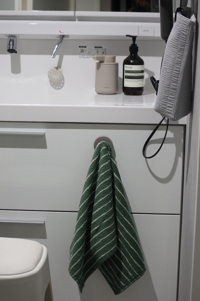 見た目はクール、機能はガッチリ!強力吸盤の「真空フック」をスタッフ宅で使ってみた【第二弾】