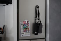 見た目はクール、機能はガッチリ！強力吸盤の「真空フック」をスタッフ宅で使ってみた【第二弾】