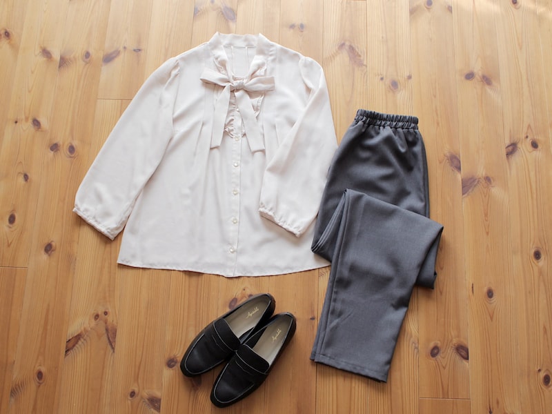 今さら冒険できないけれど、変化は欲しい。40代の脱マンネリに「万能テーパードパンツ」