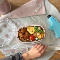 通学弁当も学童弁当も◎ピタッと包める保冷クロスで『お弁当準備ラクちん化』にスタッフが挑戦！