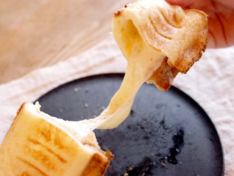 レンチンでこの「ザクッと焼き目」は感動!手軽すぎる、食べ切りホットサンドメーカー