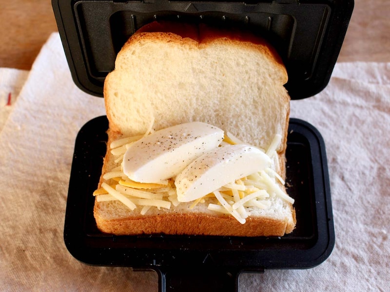 レンチンでこの「ザクッと焼き目」は感動!手軽すぎる、食べ切りホットサンドメーカー