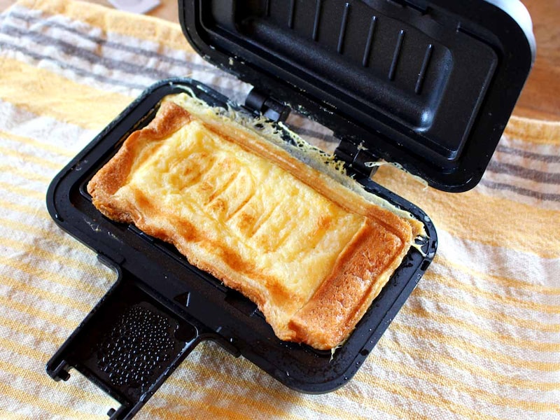 レンチンでこの「ザクッと焼き目」は感動!手軽すぎる、食べ切りホットサンドメーカー