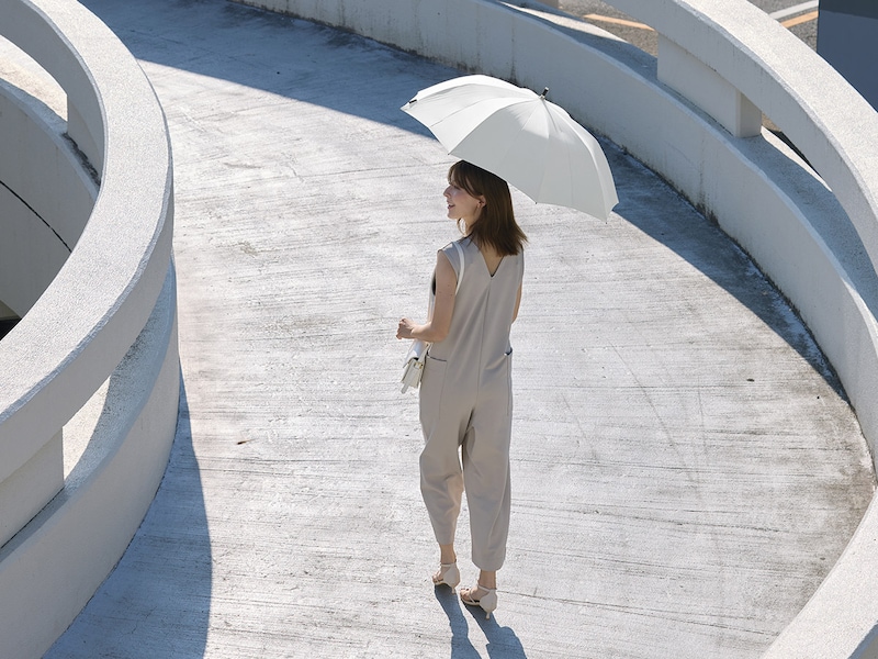 紫外線カットも涼しさも手に入れる、今年の機能派「日傘」は全4タイプ