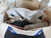 「ここにポケットがあったら...」が叶う。人気の吊り下げタイプのバッグインバッグから、Lサイズ登場。