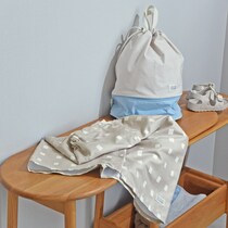 もうすぐ学校プール開き！タオルもバッグもまとめて揃う最新ラインナップ