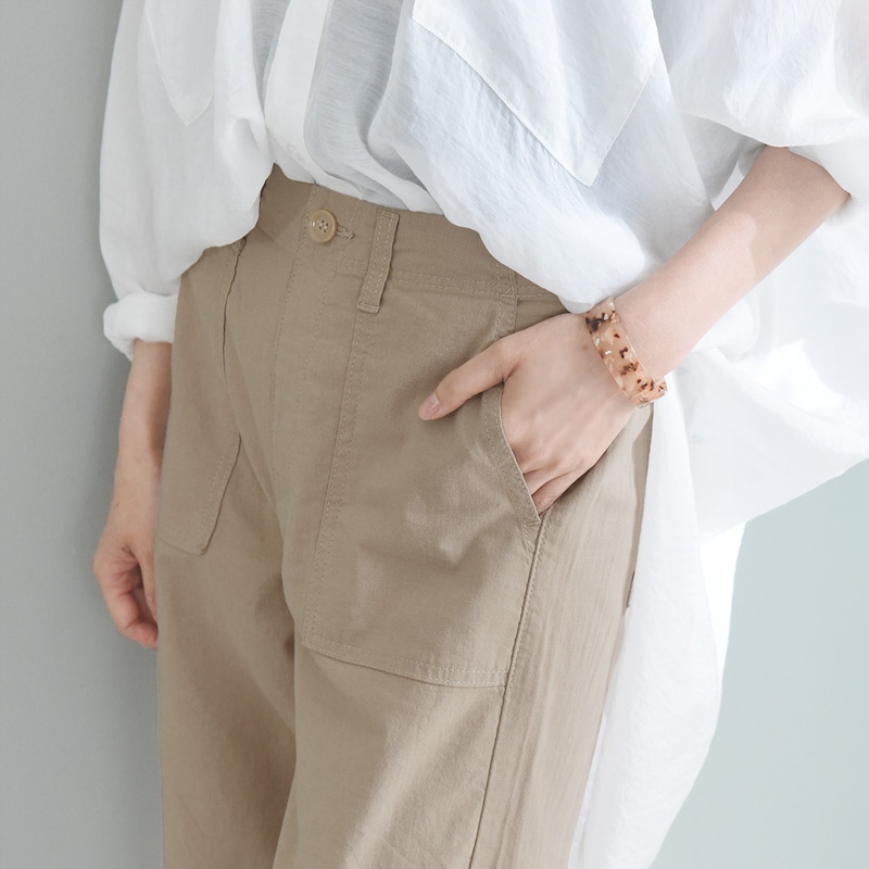 ナチュラル服を着回したい。コットンリネンでさらり快適、スタッフのイチ推し『ベイカーパンツ』