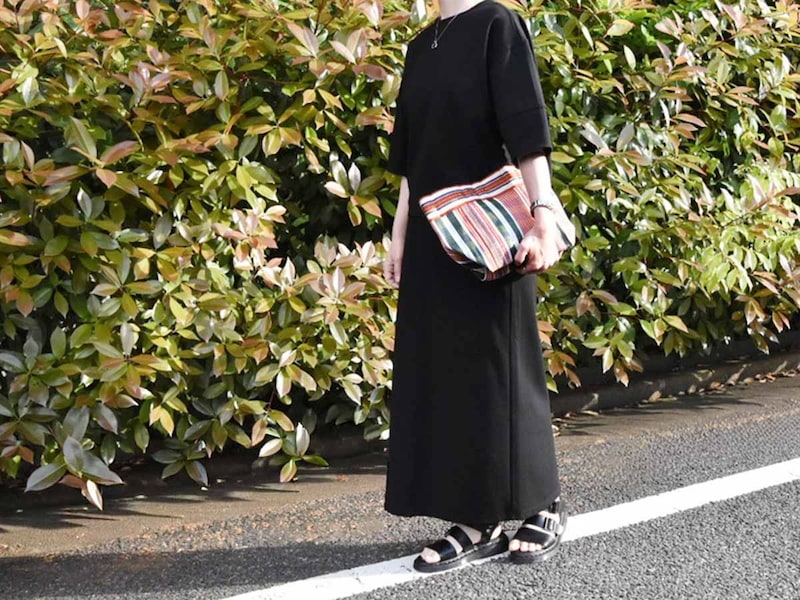 暑い日もさらっと過ごせる、ひんやり素材のセットアップ