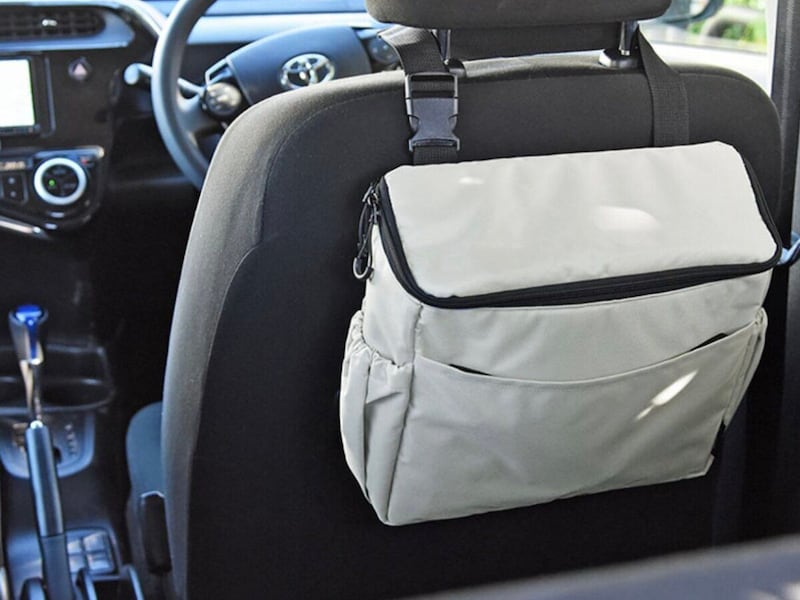 あつ〜い車内の心強い味方!「浮かせる車の冷蔵庫」スタッフたちはこんなシーンで使っています