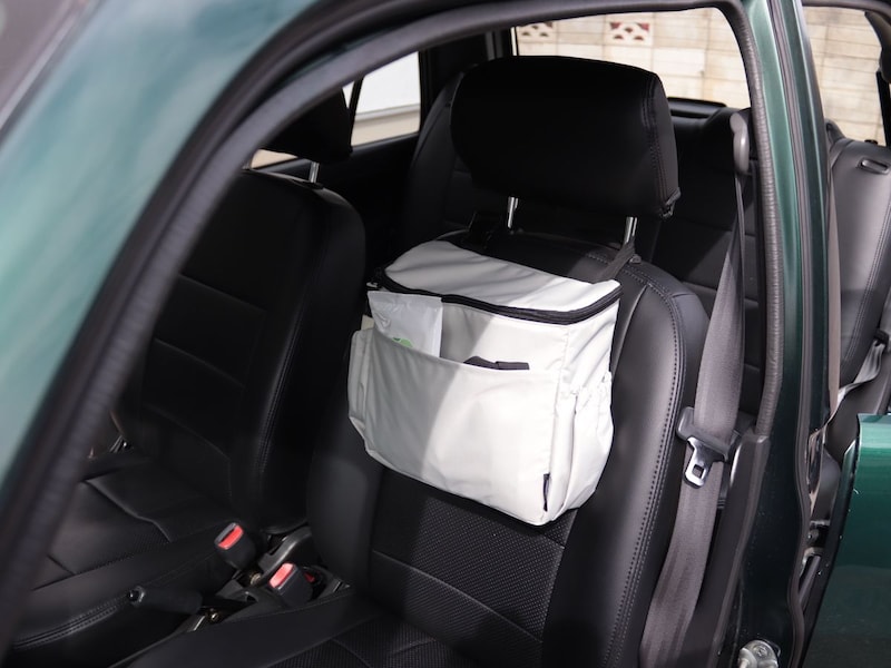 あつ〜い車内の心強い味方!「浮かせる車の冷蔵庫」スタッフたちはこんなシーンで使っています