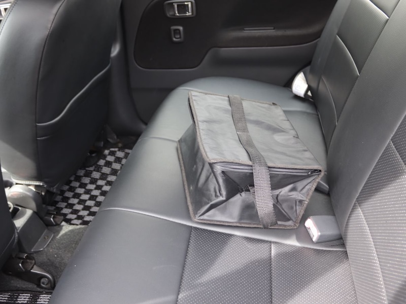 あつ〜い車内の心強い味方!「浮かせる車の冷蔵庫」スタッフたちはこんなシーンで使っています