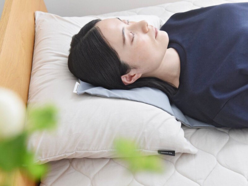冷やさなくてもヒンヤリ熟睡、夏の寝つき対策『北極まくら』。頭寒足熱をお手軽に！