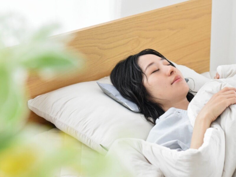 冷やさなくてもヒンヤリ熟睡、夏の寝つき対策『北極まくら』。頭寒足熱をお手軽に！