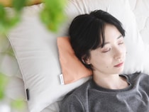 冷やさなくてもヒンヤリ熟睡、夏の寝つき対策『北極まくら』。頭寒足熱をお手軽に！