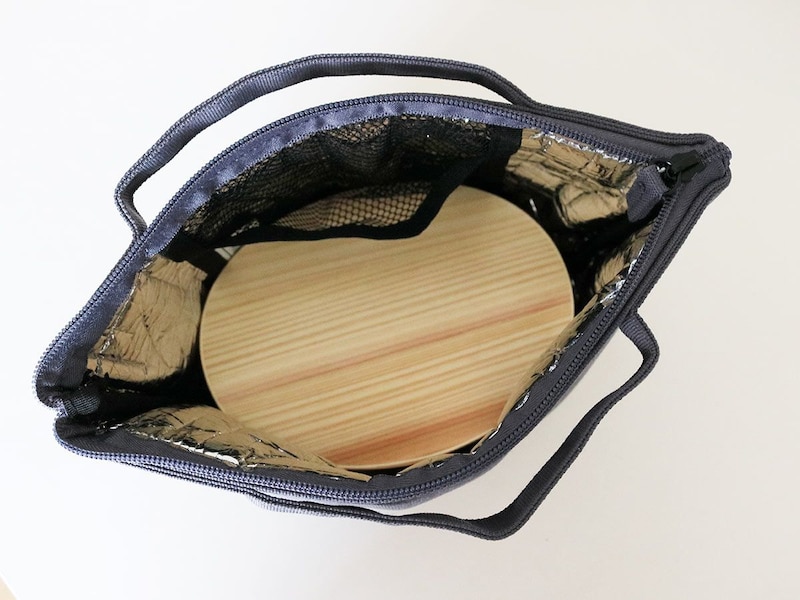 600mlの小判型、ゆったり詰められて食洗機も可能な「曲げわっぱ弁当」で、暑い季節も安全に美味しく