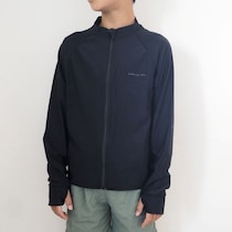 プール授業だけでなく夏のレジャーに大活躍！着心地にもこだわった、「キッズラッシュガード」