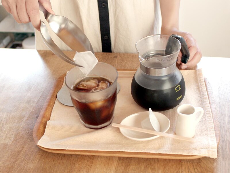 なるほど便利。氷スコップとトングが一体化、レイエの「すくえるアイストング」
