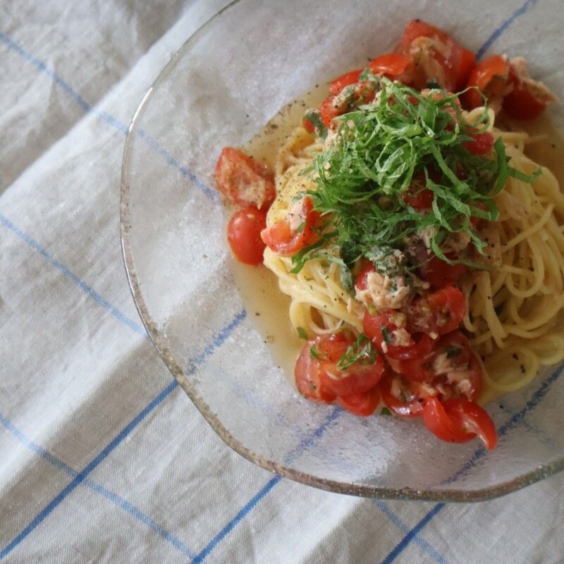 見た目も涼しげ!ひんやり麺にぴったりな「ガラスの深ボウル」インスタグラマーさんはこんなメニューで愛用中